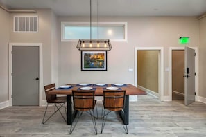 Apartment (2 Bedrooms) | Interior - Light-filled Adventure Loft (Roanoke)