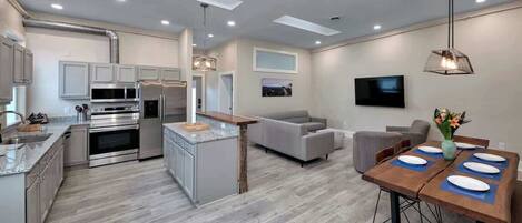 Apartment (2 Bedrooms) | Front of property