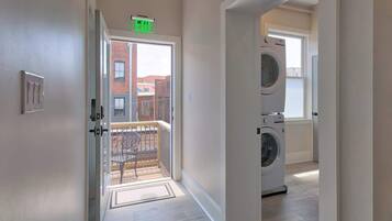 Apartment (2 Bedrooms) | Bahagian dalam