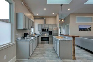 Apartment (2 Bedrooms) | Interior - Light-filled Adventure Loft (Roanoke)