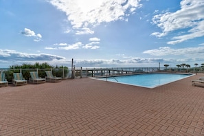Apartment (3 Bedrooms) | Interior - Elegant Oceanfront Pool Hot Tub at Sanibel Condos (Daytona Beach Shores)