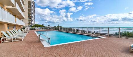 Apartment (3 Bedrooms) | Front of property