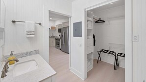 A modern bathroom with a sink, towel rack, and a mirror. - Tay307-b (Punta Gorda)