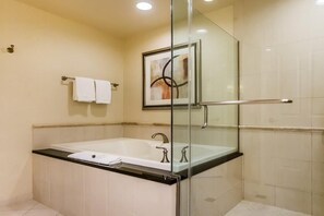 Apartment (0 Bedroom) | Interior - MGM 1811 Deluxe Studio Strip View (Las Vegas)