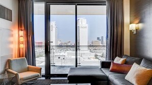 Interior - Luxurious Palms Studio Mountain View & Balcony Access 27307 (Las Vegas)