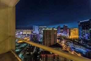 Apartment (1 Bedroom) | Interior - Stunning 1BR Strip Views & Balcony Suite 12701 (Las Vegas)