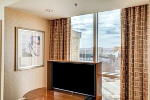 Interior - Stunning 1BR Strip Views & Balcony Suite 12701 (Las Vegas)