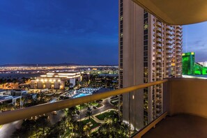 Unclassified image, 2 of 45, button - Stunning 1BR Strip Views & Balcony Suite 12701 (Las Vegas)