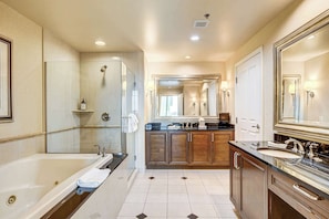Apartment (1 Bedroom) | Interior - Stunning MGM Balcony 12821 (Las Vegas)
