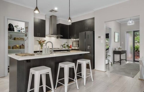 Adelaide Hills Escape, Scenic Views, Winery & City