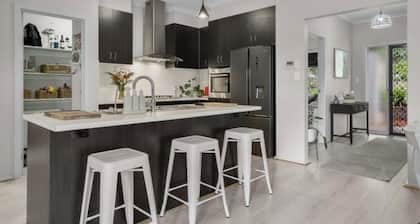 Adelaide Hills Escape, Scenic Views, Winery & City