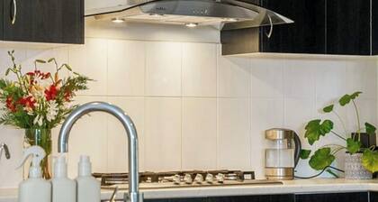Adelaide Hills Escape, Scenic Views, Winery & City