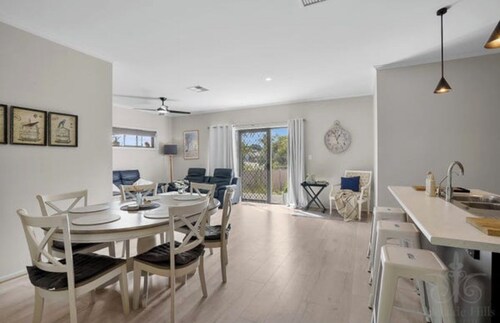 Adelaide Hills Escape, Scenic Views, Winery & City