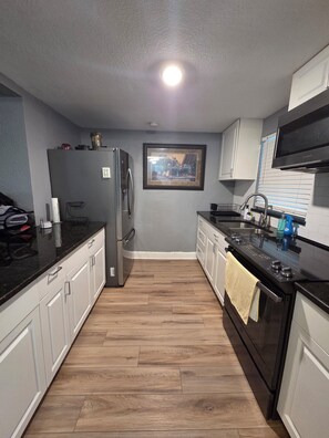 Private kitchen - A Charming Two-Bedroom Haven (Bradenton)