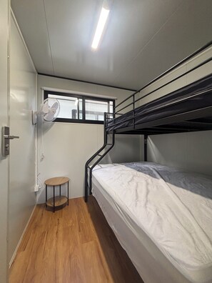 2 chambres, bureau, accès au Wi-Fi (inclus)