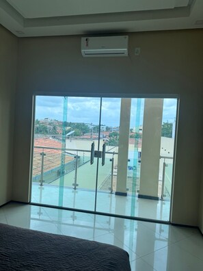 1 bedroom, WiFi, bed sheets, wheelchair access - Comfortable and safe house in the city center. (Santa Luzia)