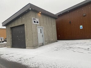 Exterior - Lofty Lookout - 2 Bed, 2 Bath Luxury DT (Golden)