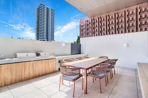 Outdoor dining - Ocean Views at Yves Mermaid Beach (Mermaid Beach)