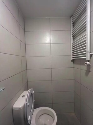 Shower, hair dryer - Golders Green A Cozy London Apartmen (London)