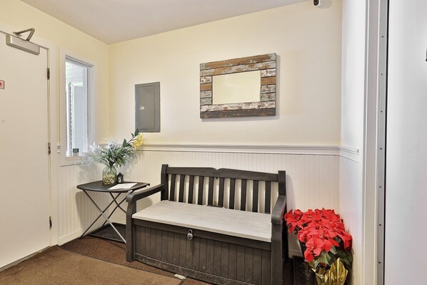 Interior - Hotel Style Condo Promising a Comfortable and Convenient Retreat Right in the Heart of Vermont ski Country (Killington)