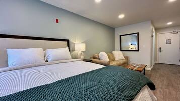 Iron/ironing board, bed sheets