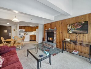 Interior - Mt Green 2-f04 (Killington)