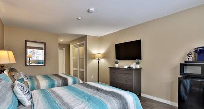 Your Perfect Getaway Renovated and Beautifully Decorated Hotel Room Studio