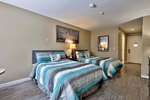 Your Perfect Getaway Renovated and Beautifully Decorated Hotel Room Studio