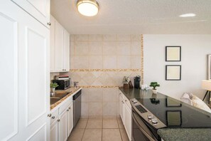 Interior - Beach Retreat Walk to Surf & Dining (Kihei)