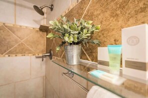 Interior - Beach Retreat Walk to Surf & Dining (Kihei)