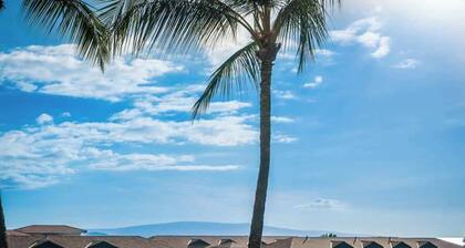 Beach Retreat Walk to Surf & Dining