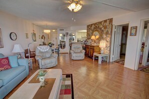 Interior - 555 El Matador (Fort Walton Beach)