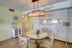 Interior - 456 El Matador (Fort Walton Beach)