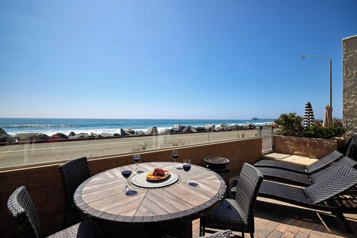 700-104 Water Front Condo w AC!