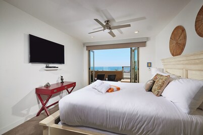 700-104 Water Front Condo w AC!