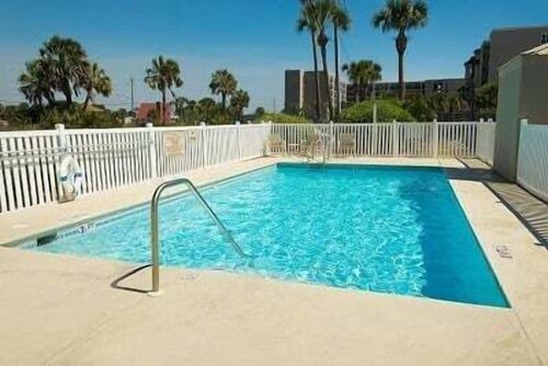 Emerald Towers West 4006 - Resting Beach Face