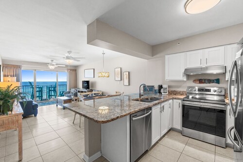 Emerald Towers West 4006 - Resting Beach Face