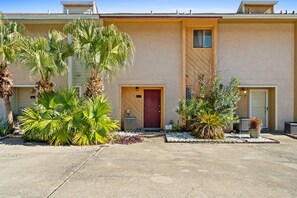 Villa (1 Bedroom) | Interior - Beach, Please (Fort Walton Beach)