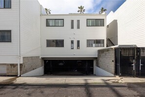 Interior - 152-4 Coastal Luxury With Panoramic Ocean View (Oceanside)