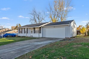 House (3 Bedrooms) | Interior - 508: The Secret Sojourn by JZ Vacation Rentals (O'Fallon)