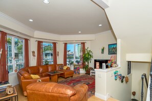 Interior - Oceanview Beach Home - 209w (Oceanside)