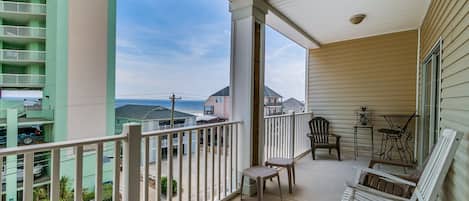 Vista frontal de la propiedad