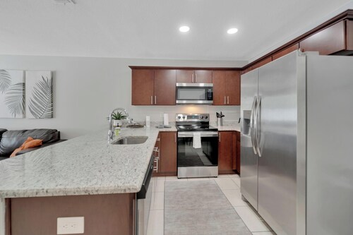 1053 Apollo Beach Blvd, Unit 5