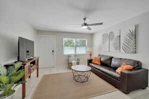 Interior - 1053 Apollo Beach Blvd, Unit 5 (Apollo Beach)
