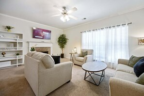 TV - 4632 Liberty Square Dr, Acworth (Acworth)