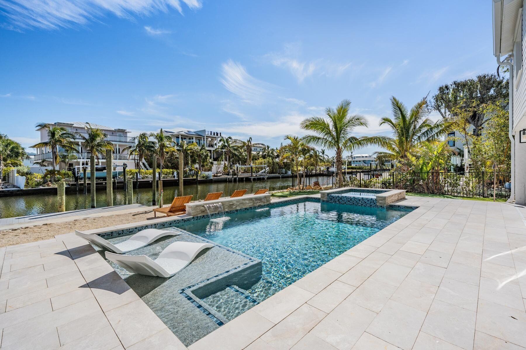 House (4 Bedrooms) | Front of property