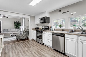 Interior - Grill & Chill Retreat! (Acworth)