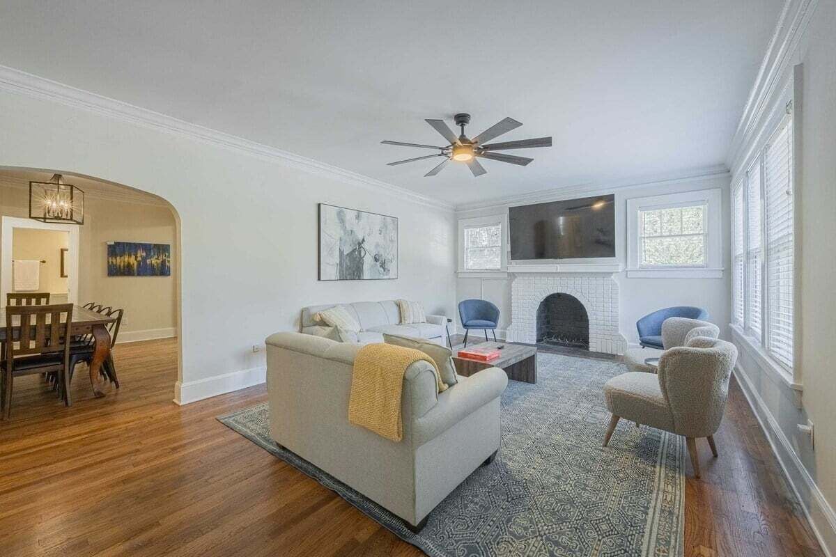 House (5 Bedrooms) | Interior