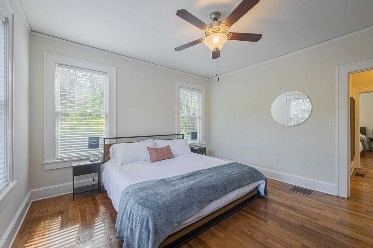 House (5 Bedrooms) | Interior