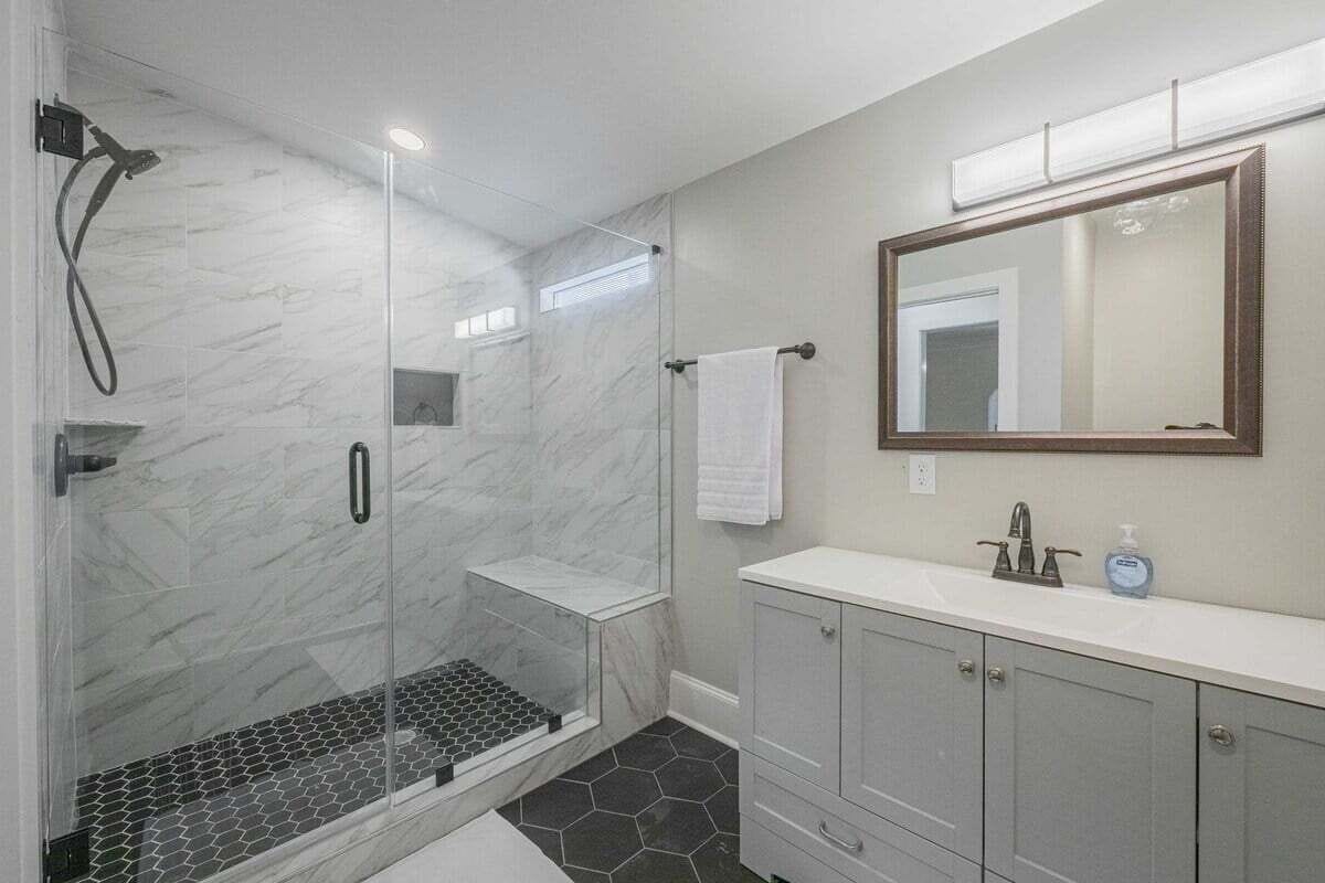 House (5 Bedrooms) | Interior